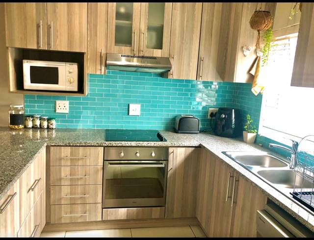 2 BEDROOM APARTMENT FOR SALE IN ORANJEZICHT